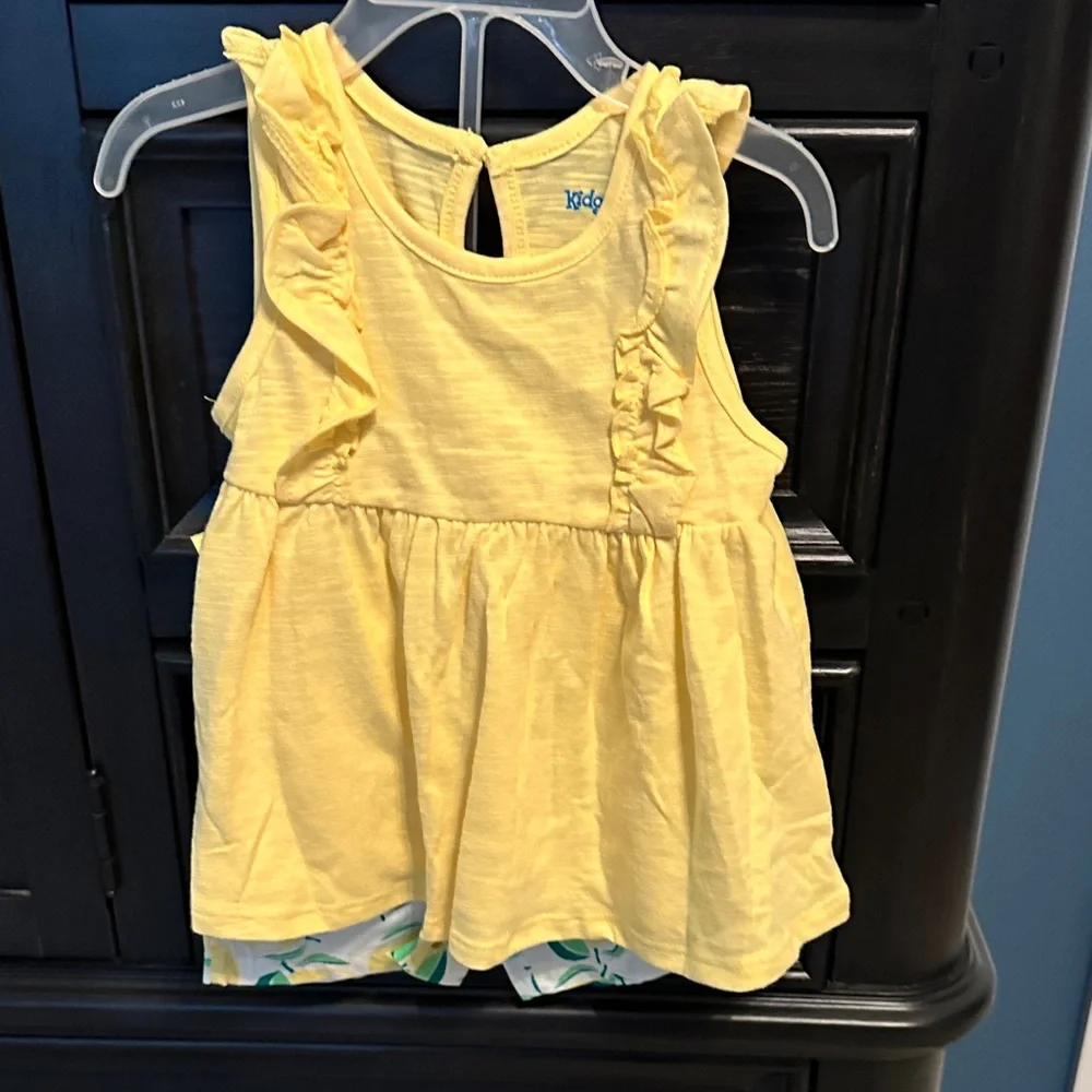 Yellow Ruffle Top with Lemon Print Shorts - Picture 2 of 4